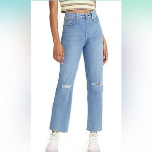 Levi’s women rib cage straight ankle Jean